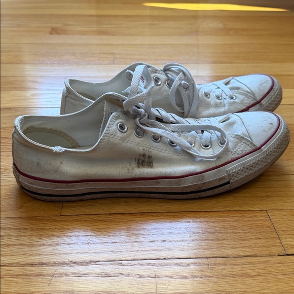 White low top converse - Picture 2 of 7